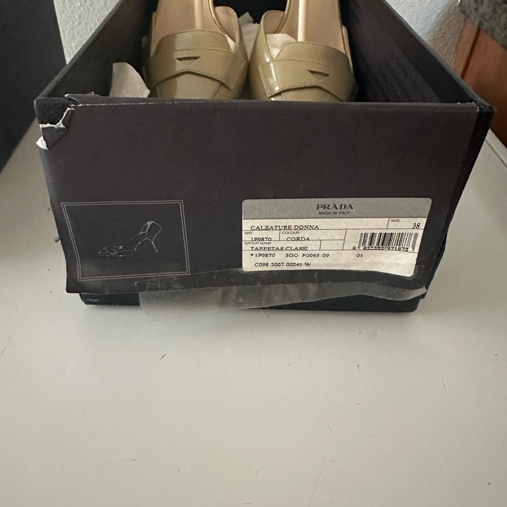 Prada Tan Heels with Patent Leather and Stiletto Design - Picture 2 of 6